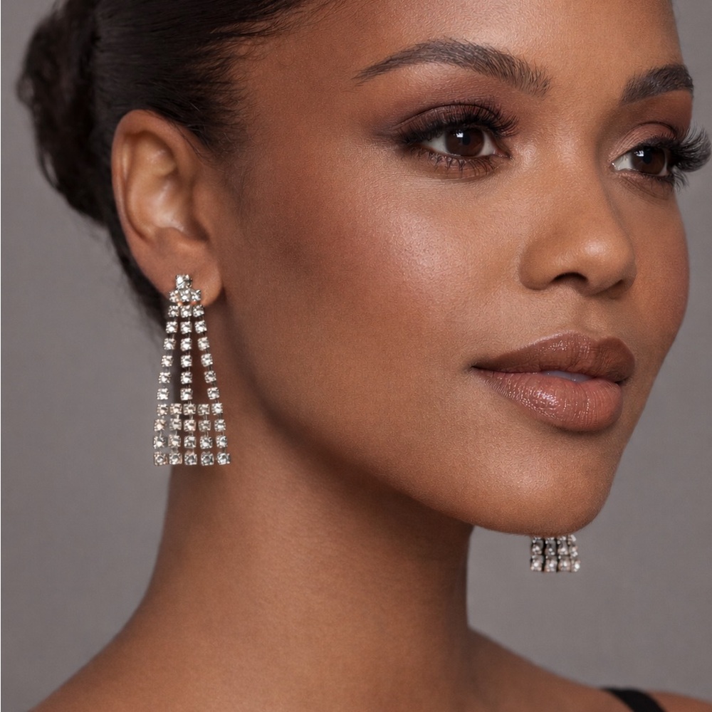 Elegant Vintage Rhinestone Chandelier Earrings – Silver Tone